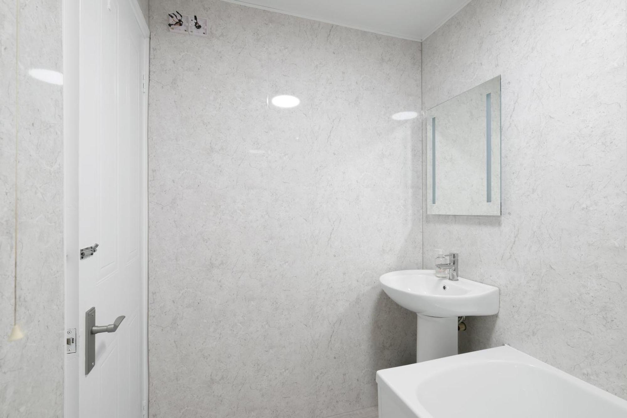 Charming 2-bedroom, 1-bathroom In Transom Square Londen